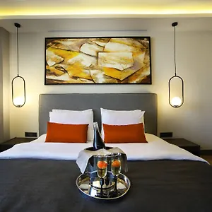 Hotel The Capital